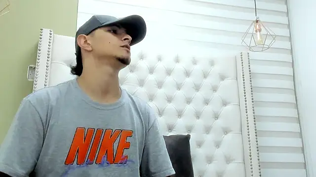 DAVID VICTORIAA online show from October 2025 01:00:01 PM