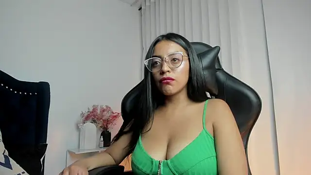 Snapshot of Xewa_ chatting on February 2025 02:28:02 AM Xewa online show from February 2025 02:28:02 AM