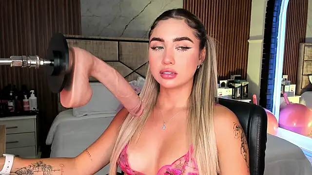 EmiilyHendriixx online show from September 2025 08:33:01 PM