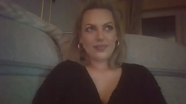 Snapshot of Gigi-Honey chatting on October 2025 09:02:01 PM Gigi-Honey online show from October 2025 09:02:01 PM