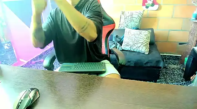 Adam Valenciia online show from January 2025 02:32:01 PM