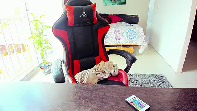 Adam Valenciia online show from October 2025 05:13:02 PM