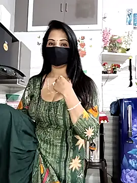 Snapshot of Best-Couple chatting on March 2026 05:19:01 AM Best-Couple online show from March 2026 05:19:01 AM