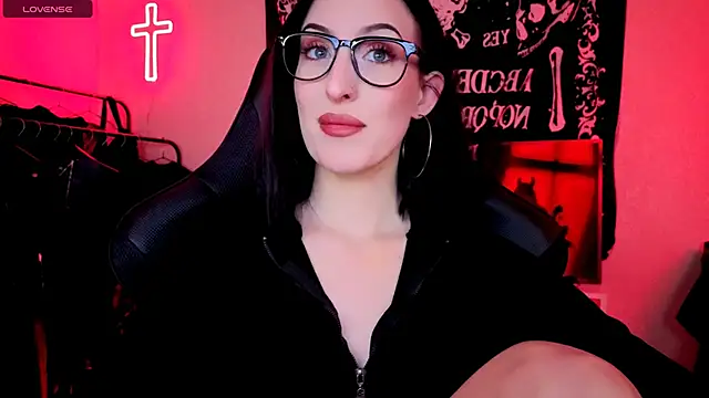 Snapshot of Miss_Alice__ chatting on May 2026 03:04:02 AM Miss Alice online show from May 2026 03:04:02 AM
