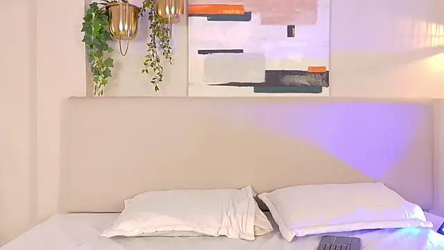 NaomiKlarc online show from November 2025 04:24:01 AM