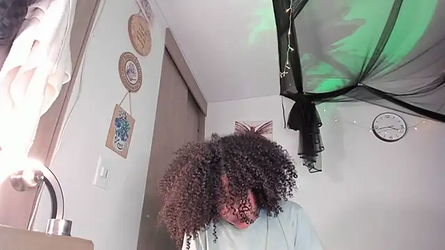 bronwgirl69 online show from October 2025 10:08:01 PM