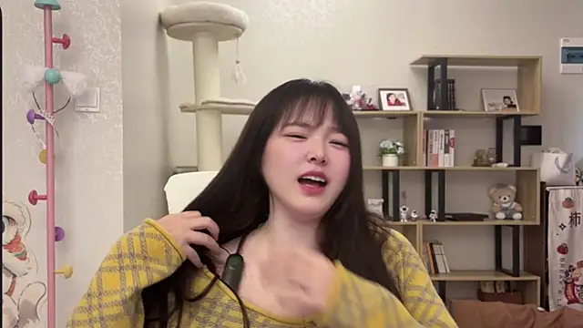 Chenjing0 online show from December 2025 04:07:01 AM