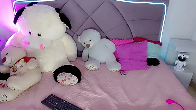 Carolaine01 online show from November 2025 04:06:01 PM