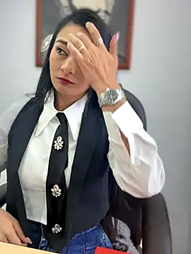 BELLA--26 online show from November 2025 01:35:02 PM