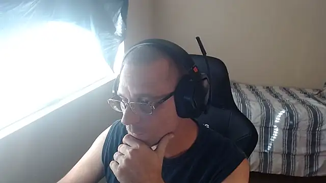 Snapshot of Dubesnackes chatting on November 2025 08:52:02 PM Dubesnackes online show from November 2025 08:52:02 PM