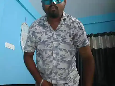 Snapshot of Desi_Heat chatting on May 2026 06:04:01 PM Desi Heat online show from May 2026 06:04:01 PM