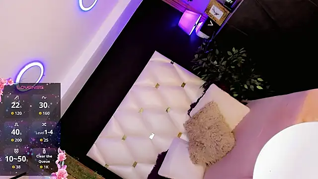 Diva Smith02 online show from April 2026 10:27:01 AM