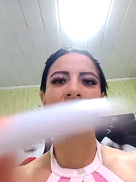 Snapshot of Anniee_x chatting on September 2025 01:34:01 PM Anniee x online show from September 2025 01:34:01 PM