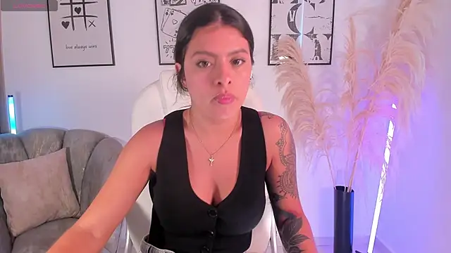 NiiaEvanss online show from October 2025 03:30:01 PM