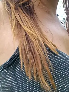 AliceRuivinha2 online show from December 2025 08:49:02 PM