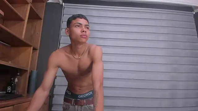 adam piarse01 online show from March 2025 12:10:01 AM