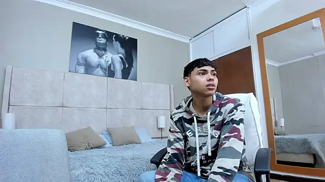 adam piarse01 online show from October 2025 08:53:02 PM