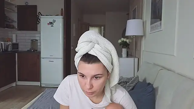 KristineEsme online show from October 2025 04:47:01 AM