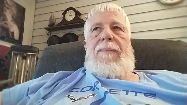 Snapshot of Futura_intx chatting on May 2026 08:04:02 PM Futura intx online show from May 2026 08:04:02 PM