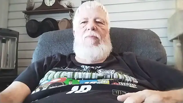 Snapshot of Futura_intx chatting on June 2026 07:30:01 PM Futura intx online show from June 2026 07:30:01 PM
