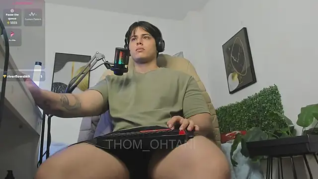 Snapshot of Thom_Ohtani chatting on April 2026 08:02:02 AM Thom Ohtani online show from April 2026 08:02:02 AM