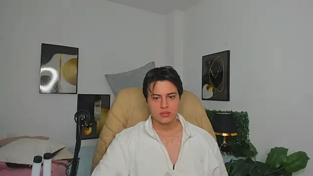 Snapshot of Thom_Ohtani chatting on April 2026 04:23:02 PM Thom Ohtani online show from April 2026 04:23:02 PM