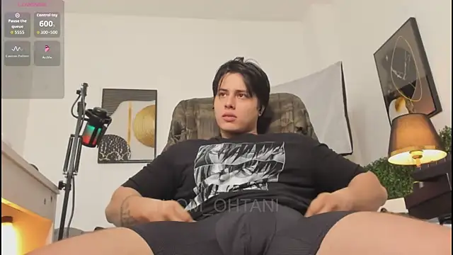 Snapshot of Thom_Ohtani chatting on May 2026 12:51:02 AM Thom Ohtani online show from May 2026 12:51:02 AM