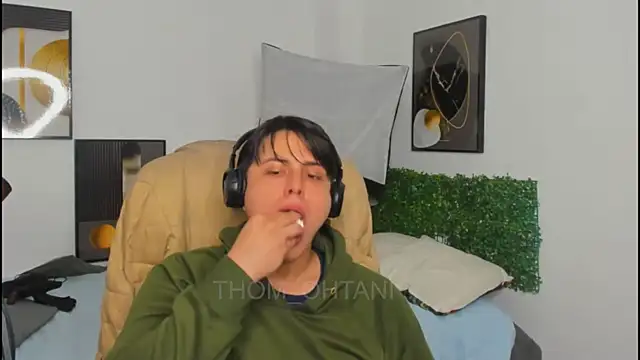 Snapshot of Thom_Ohtani chatting on May 2026 11:33:02 PM Thom Ohtani online show from May 2026 11:33:02 PM