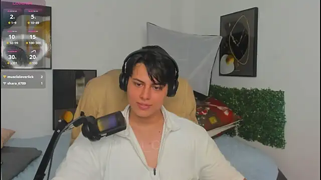 Snapshot of Thom_Ohtani chatting on May 2026 12:40:02 AM Thom Ohtani online show from May 2026 12:40:02 AM