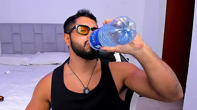 Santiago huntt online show from April 2026 09:39:33 PM