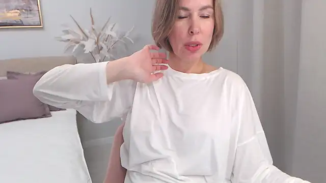 AnnyUBright online show from November 2025 01:33:01 PM