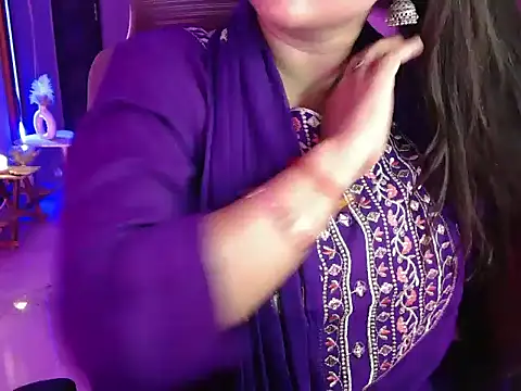 Snapshot of Mitikaa chatting on September 2025 02:53:02 PM Mitikaa online show from September 2025 02:53:02 PM