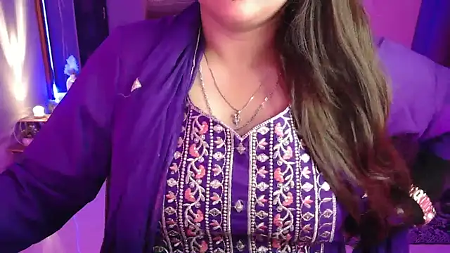 Snapshot of Mitikaa chatting on October 2025 08:09:02 PM Mitikaa online show from October 2025 08:09:02 PM