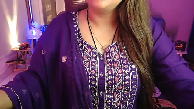 Snapshot of Mitikaa chatting on May 2026 02:45:01 PM Mitikaa online show from May 2026 02:45:01 PM