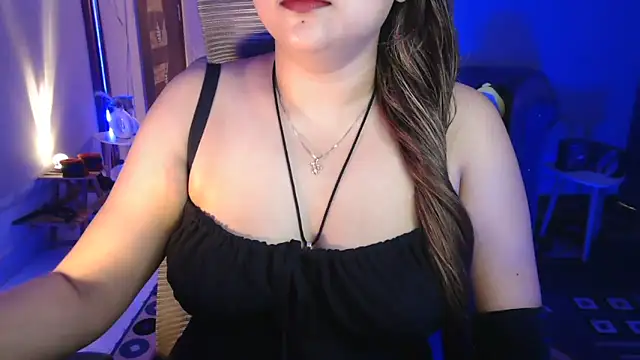 Snapshot of Mitikaa chatting on June 2026 06:15:01 AM Mitikaa online show from June 2026 06:15:01 AM
