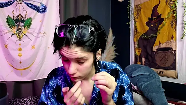 Snapshot of Hyeon_Jin chatting on January 2025 09:13:01 PM Hyeon Jin online show from January 2025 09:13:01 PM