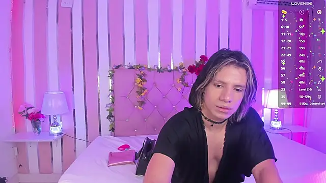 Snapshot of TylerBloom chatting on September 2025 12:42:01 PM TylerBloom online show from September 2025 12:42:01 PM