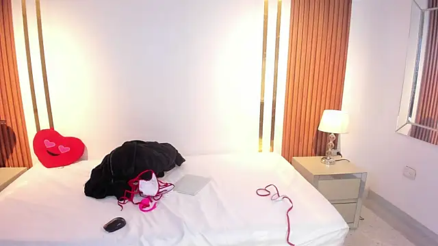 TylerBloom online show from November 2025 05:31:02 AM