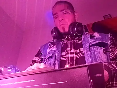 justthetip4209 online show from October 2025 06:11:02 AM