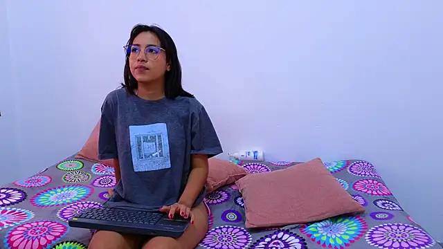 Ana and Leo online show from January 2025 03:32:02 PM