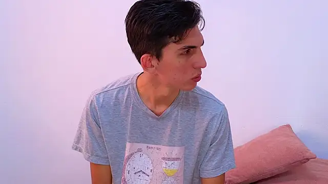 Ana and Leo online show from January 2025 12:37:02 PM