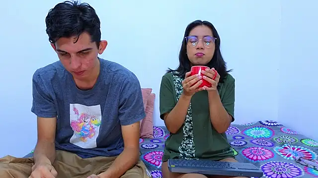 Ana and Leo online show from February 2025 11:44:02 AM