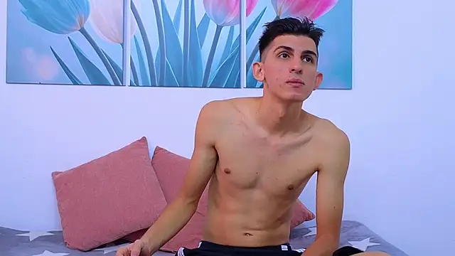 Ana and Leo online show from March 2025 12:33:02 PM