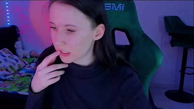 mon lola online show from March 2025 08:52:01 PM