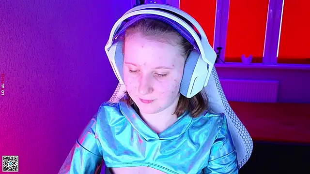 mon lola online show from November 2025 10:16:02 AM