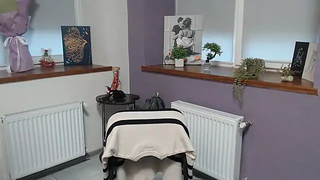 mini girly online show from February 2025 10:41:01 AM