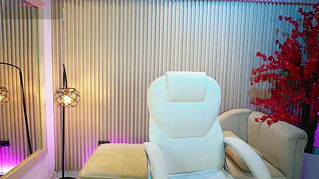 Emma Walkerr  online show from September 2025 07:05:01 PM