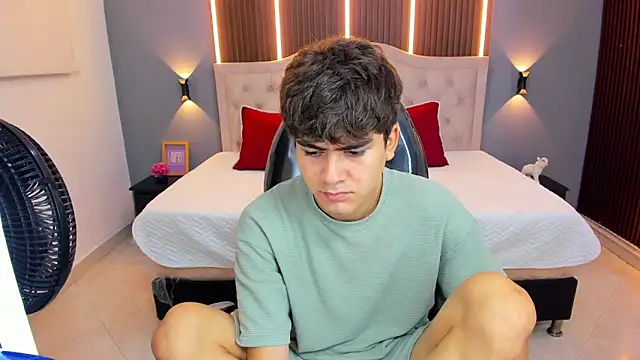 Tommy18   online show from March 2026 03:34:02 AM