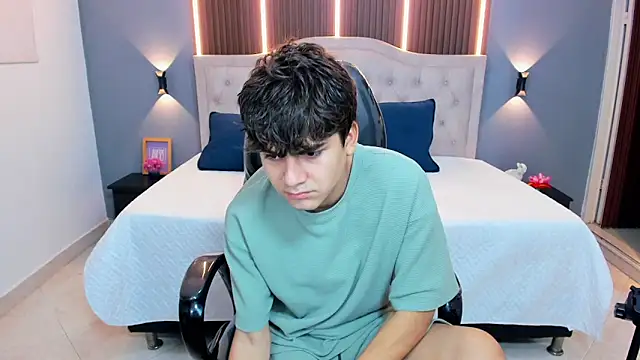 Tommy18   online show from April 2026 03:39:01 AM