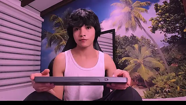 AllanYong18 online show from February 2025 03:32:02 AM